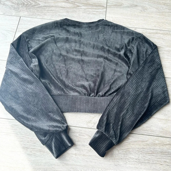 NWT Forever 21 Black Ribbed Velvet Cropped Top - Picture 12 of 14